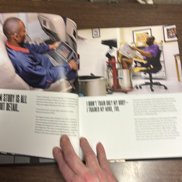 Kobe Bryant The Mamba Mentality - Picture 6 of 12